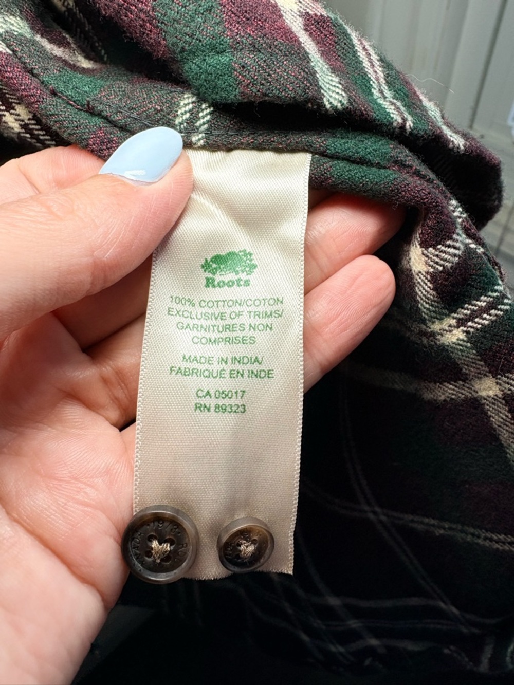 Roots 🇨🇦 Plaid Flannel Shirt M Cozy Oversized Burgundy Green Fall - Picture 4 of 4